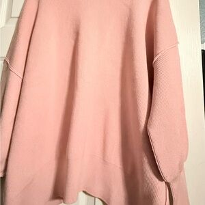 Lillusory salmon Women's Sweater